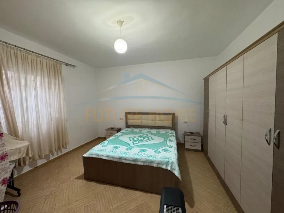 Durres, jepet me qera apartament 2+1 Kati 1, 92 m² 450 € (stacioni i pare plazh)