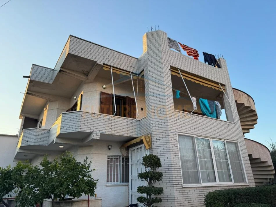 Durres, jepet me qera apartament 2+1 Kati 1, 92 m² 450 € (stacioni i pare plazh)