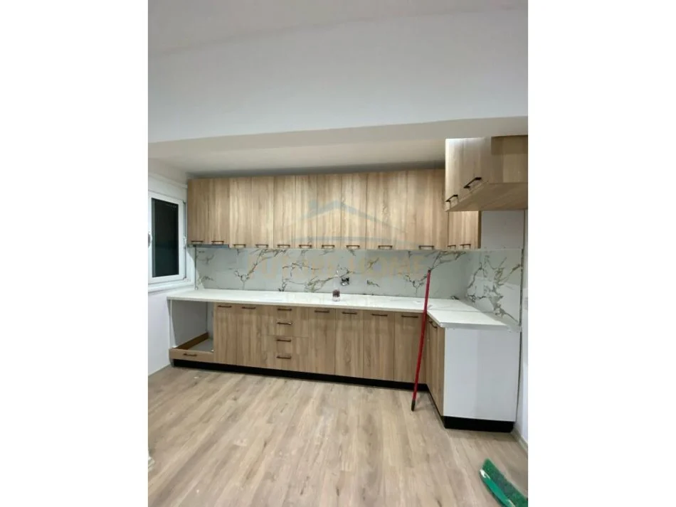 Vlore, shitet apartament 2+1 Kati 5, 74 m² 75.000 € (Afer shkolles Mrigo Posjo, Cole) rv 49740