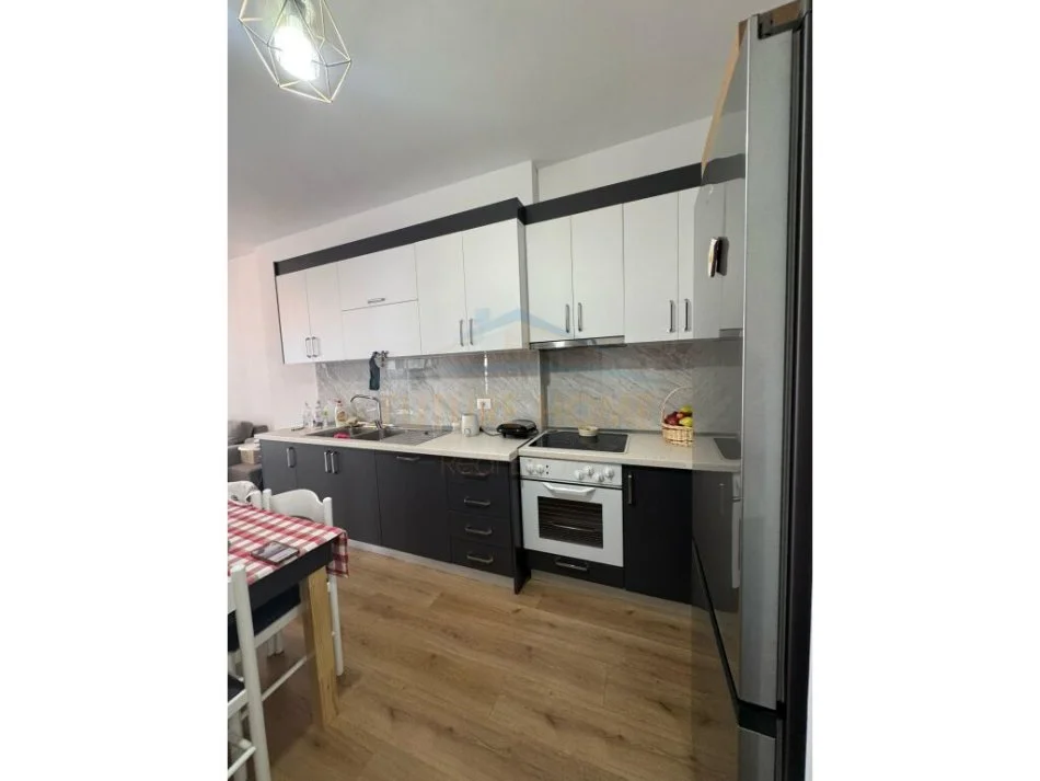 Tirane, shitet apartament 2+1 Kati 5, 135 m² 210.000 € (Yzberisht)