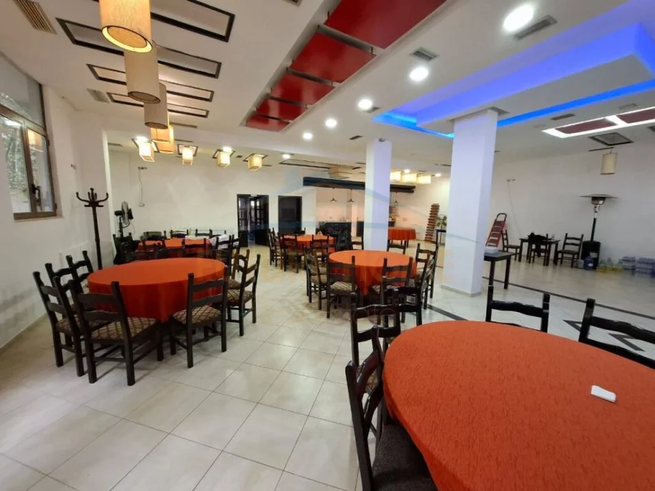 Tirane, jap me qera ambjent biznesi Kati 0, 300 m² 3.500 € (Xhamlliku), OPP49750