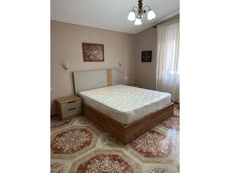 Tirane, jepet me qera Vile 2+1 , 143 m² 550 € (në Xhamllik)