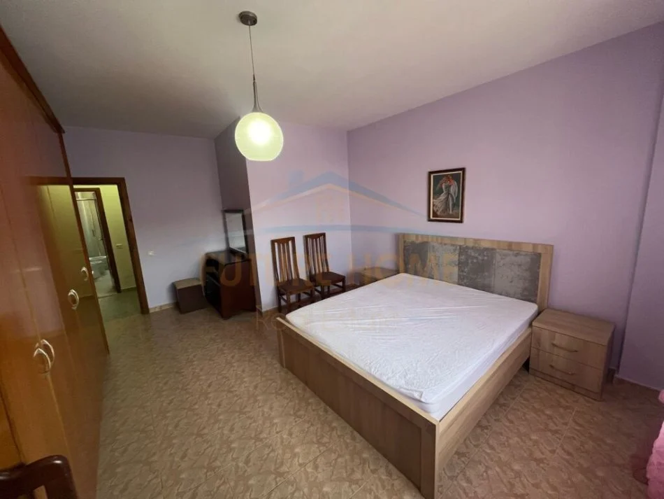 Tirane, jepet me qera apartament 2+1 Kati 4, 85 m² 550 € (Komuna e Parisit)