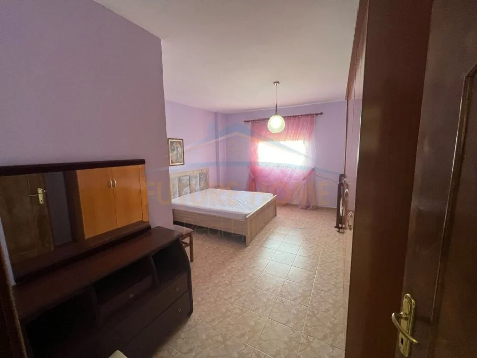 Tirane, jepet me qera apartament 2+1 Kati 4, 85 m² 550 € (Komuna e Parisit)