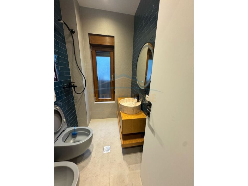 Tirane, jepet me qera Vile 3 Katshe , 200 m² 3.000 € (TEG)