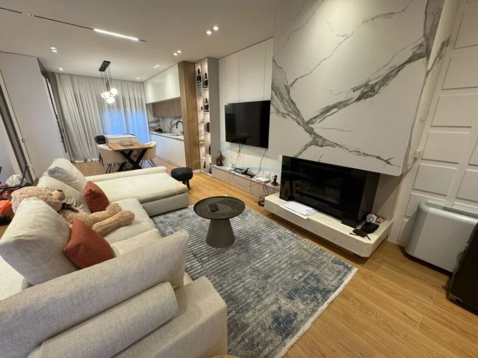 Tirane, jepet me qera Vile 3 Kateshe, 200 m² 3.000 € (Rezidenca Colombo, TEG)