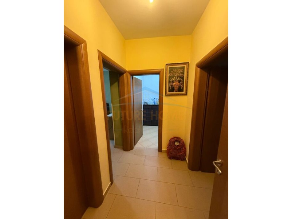 Tirane, jepet me qera apartament 3+1 Kati 1, 83 m² 750 € (Rruga Kongresi i Manastirit, Tirane)