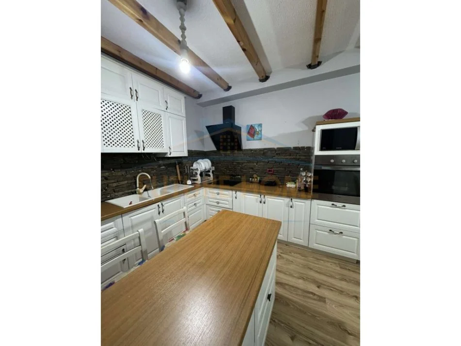 Tirane, jepet me qera apartament 2+1+Ballkon Kati 3, 100 m² 450 € (Unaza e Re)