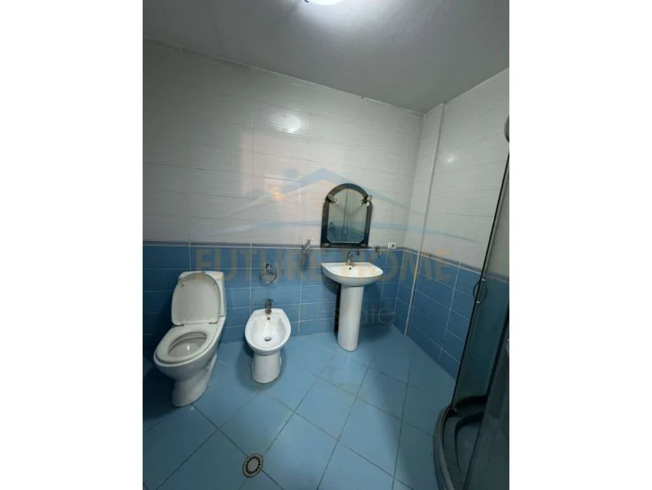 Tirane, jepet me qera apartament 2+1+Ballkon Kati 3, 100 m² 450 € (Unaza e Re)