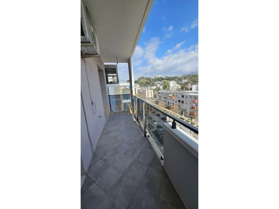 Vlore, jepet me qera apartament 2+1 Kati 5, 110 m² 500 € (Te Fibank Skele) rv49845