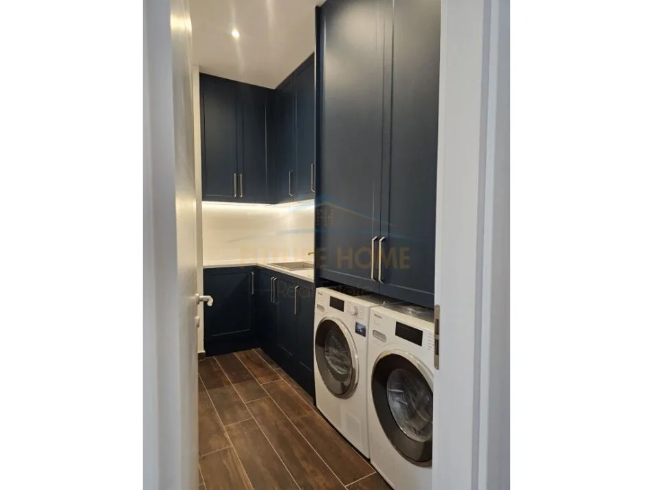 Tirane, jepet me qera apartament 3+1+Ballkon Kati 14, 129 m² 2.500 € (Rezidenca Tirana Garden Building, Rruga e Kavajes)