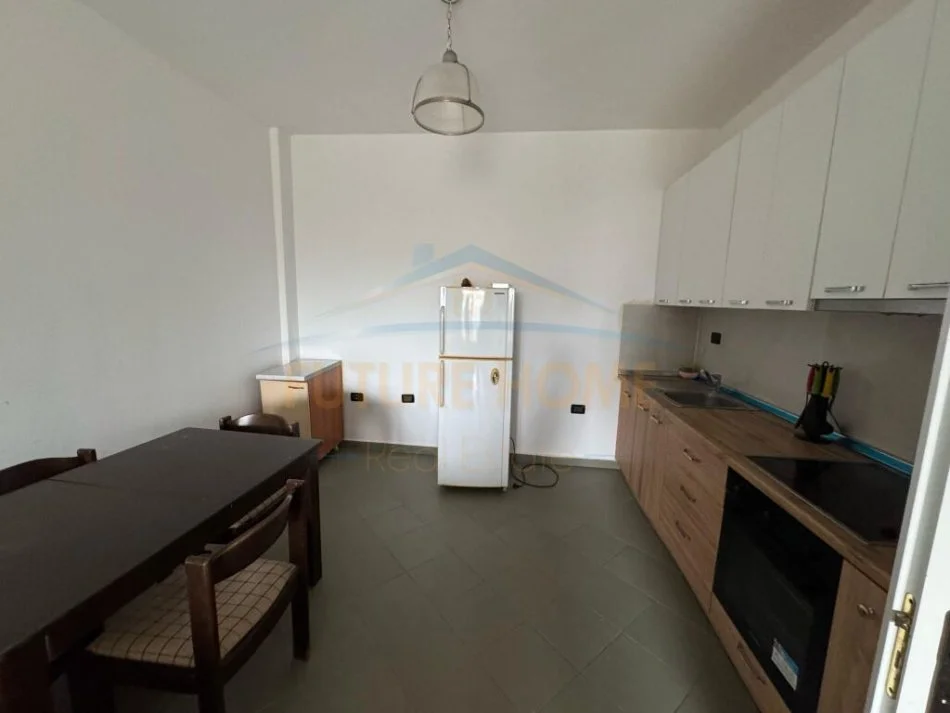 Durres, shitet apartament 1+1+Ballkon Kati 2, 70 m² 92.000 € (qerret kavaje)