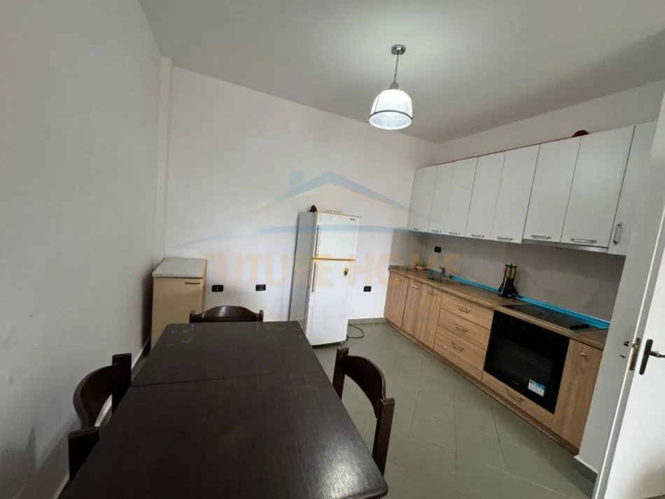 Durres, shitet apartament 1+1+Ballkon Kati 2, 70 m² 92.000 € (qerret kavaje)