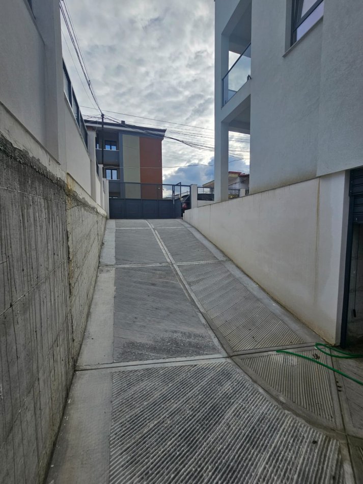 Tirane, shitet Vile 3 Katshe , 100 m² 350.000 € (Rruga Eshref Ademaj , Sauk)