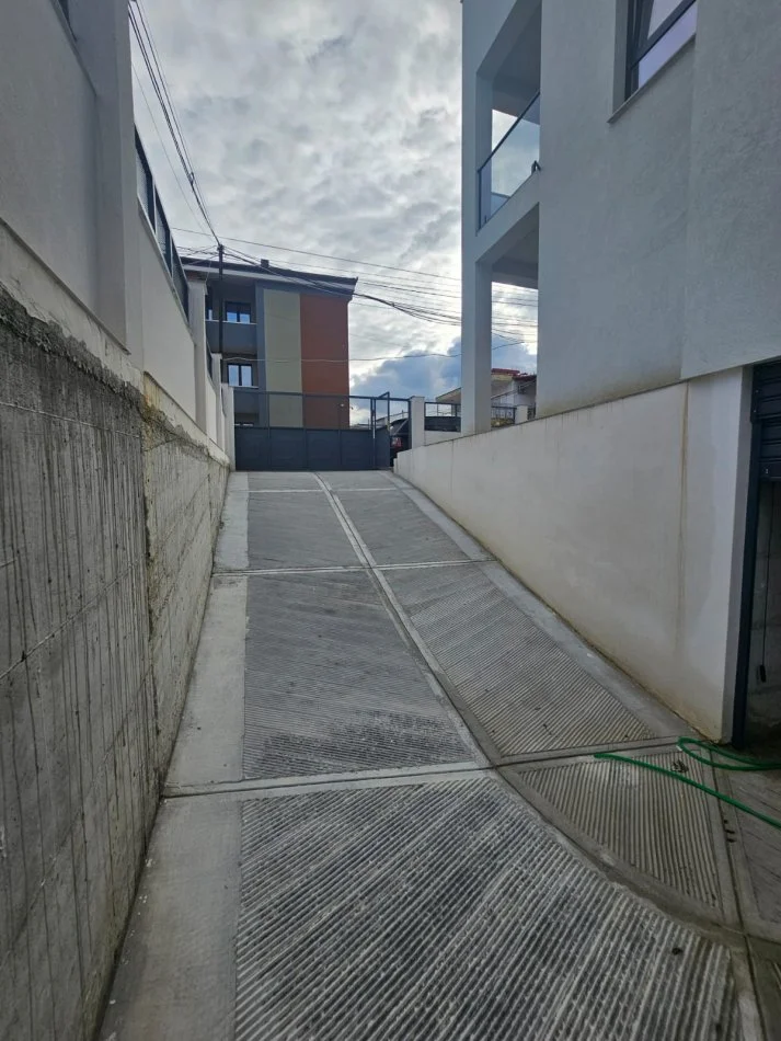 Tirane, shitet Vile 3 Katshe , 100 m² 350.000 € (Rruga Eshref Ademaj , Sauk)