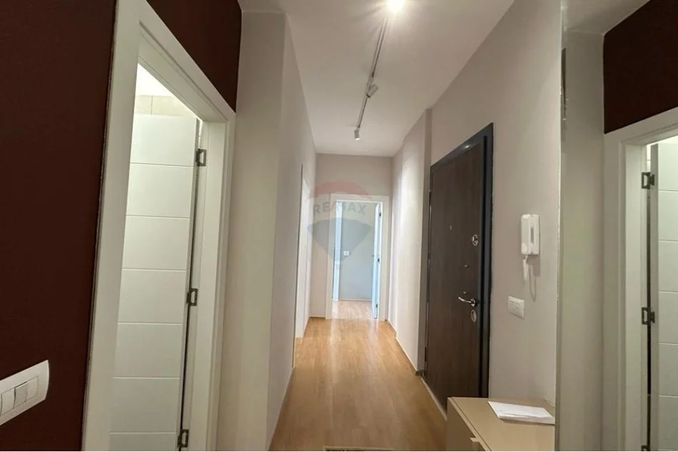 Tirane, jepet me qera apartament 2+1+Ballkon , 80 m² 800 € 