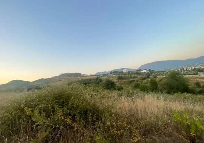 Tirane, shitet toke , 2.300 m² 360.000 € (Lunder)