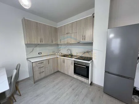 Tirane, qera apartament 1+1 Kati 4, 67 m² (unaza e re)