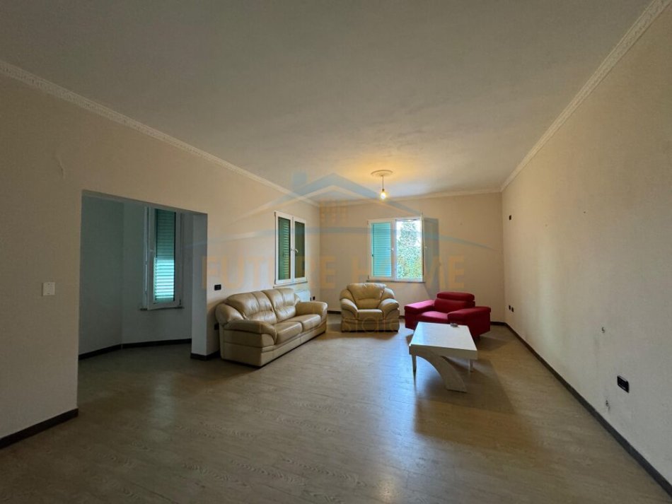 jepet me qera Vile , 130 m² 1.000 € (kruqi kuq)