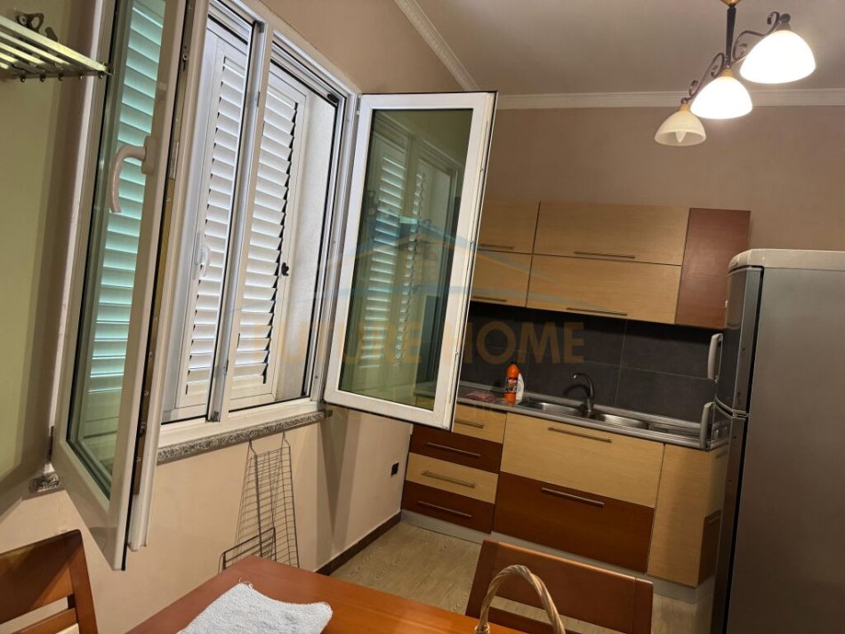 jepet me qera Vile , 130 m² 1.000 € (kruqi kuq)
