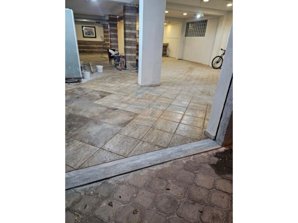 Tirane, jepet me qera dyqan Kati 0, 200 m² 1.700 € (Rruga Jordan Misja, Tiranë. AREA49871)