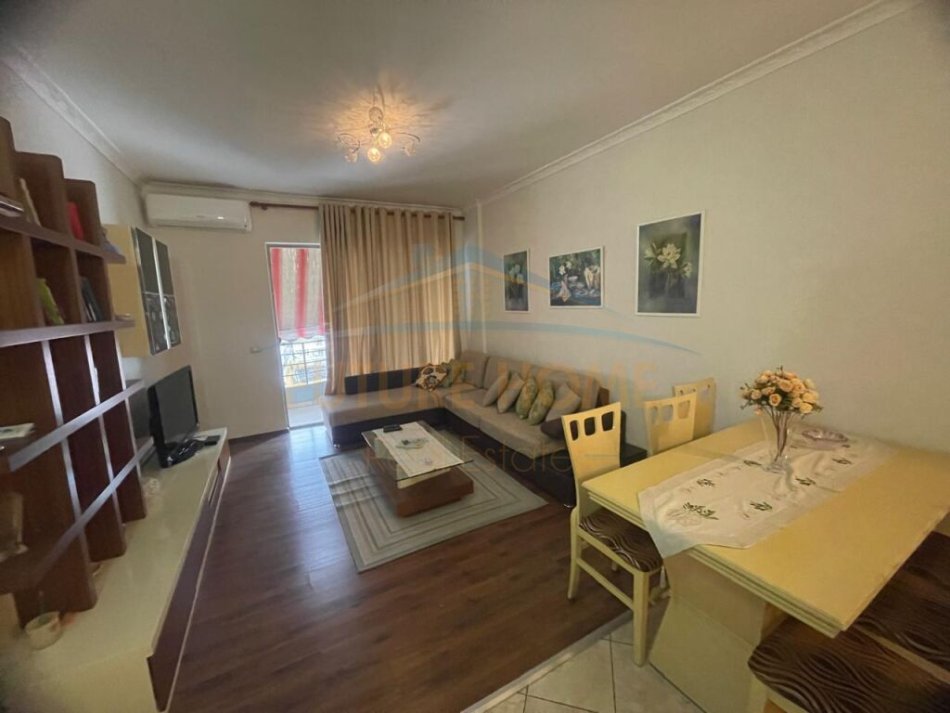 Qera, Apartament 2+1, Yzberisht. 500 €,UNA49882