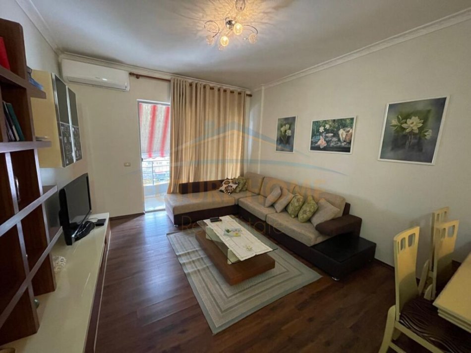 Qera, Apartament 2+1, Yzberisht. 500 €,UNA49882