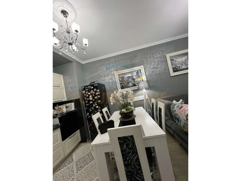 Tirane, shitet apartament 2+1 Kati 2, 105 m² 140.000 € (Fresku)