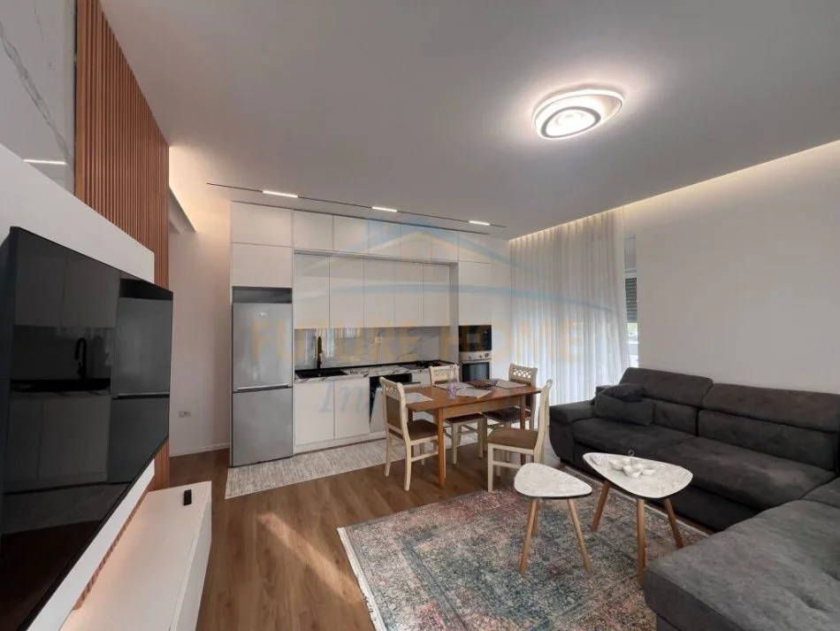 Tirane, jepet me qera apartament 2+1 Kati 7, 550 € (Ali dem)