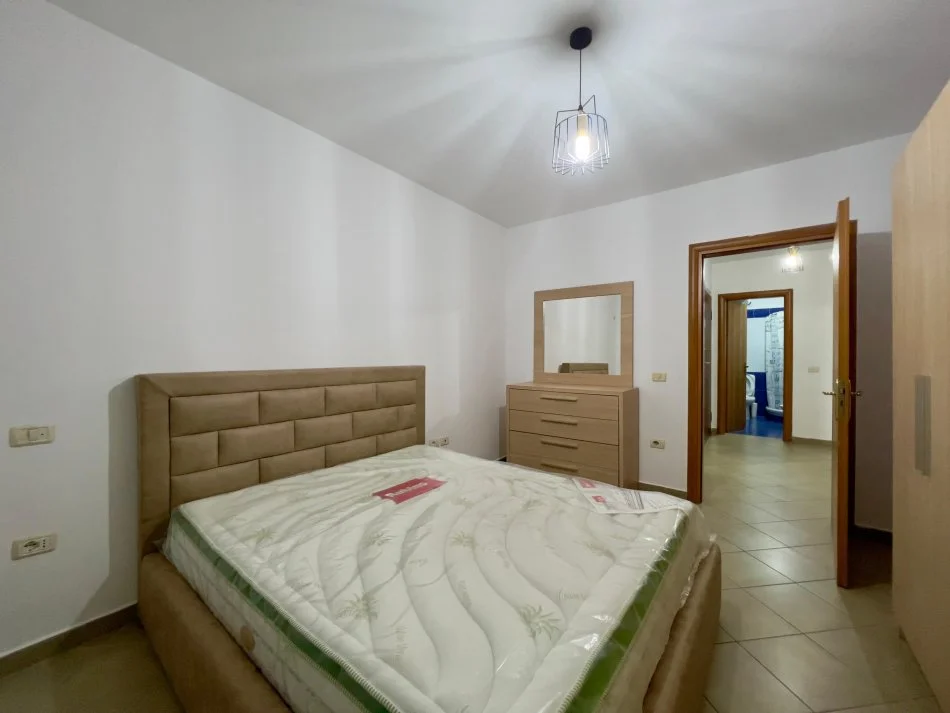 Tirane, jepet me qera apartament 1+1 Kati 3, 550 m² 550 € (RRUGA E KAVAJES)