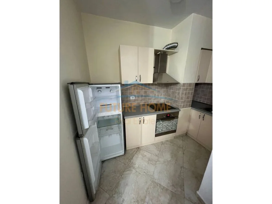 Tirane, jepet me qera garsonier 1+1 Kati 3, 40 m² 500 € (rruga e barrikadave)
