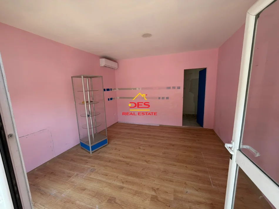 Vlore, jepet me qera ambjent biznesi Kati 0, 20 m² 200 € (Çentrale)