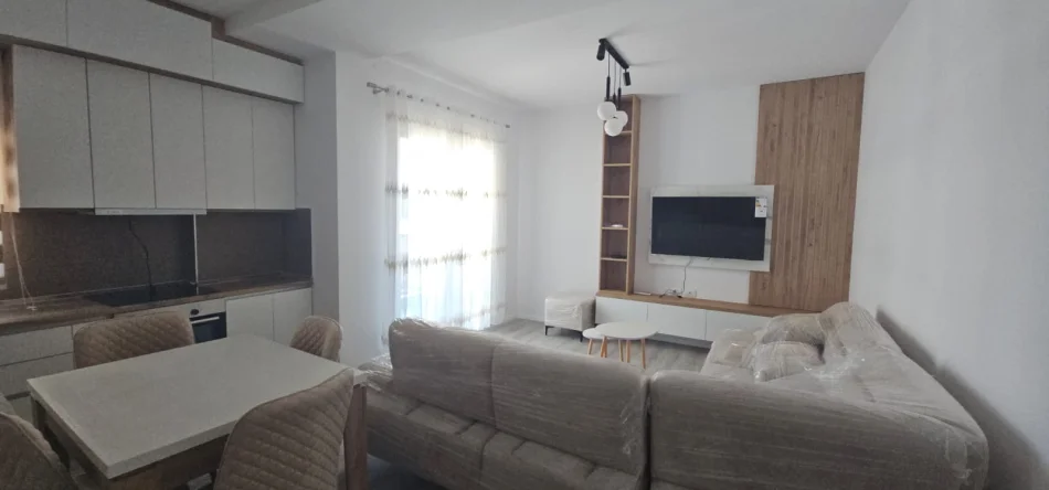 Tirane, jepet me qera apartament 2+1, ne Paskuqan,Kati 2, 121 m² 450 €
