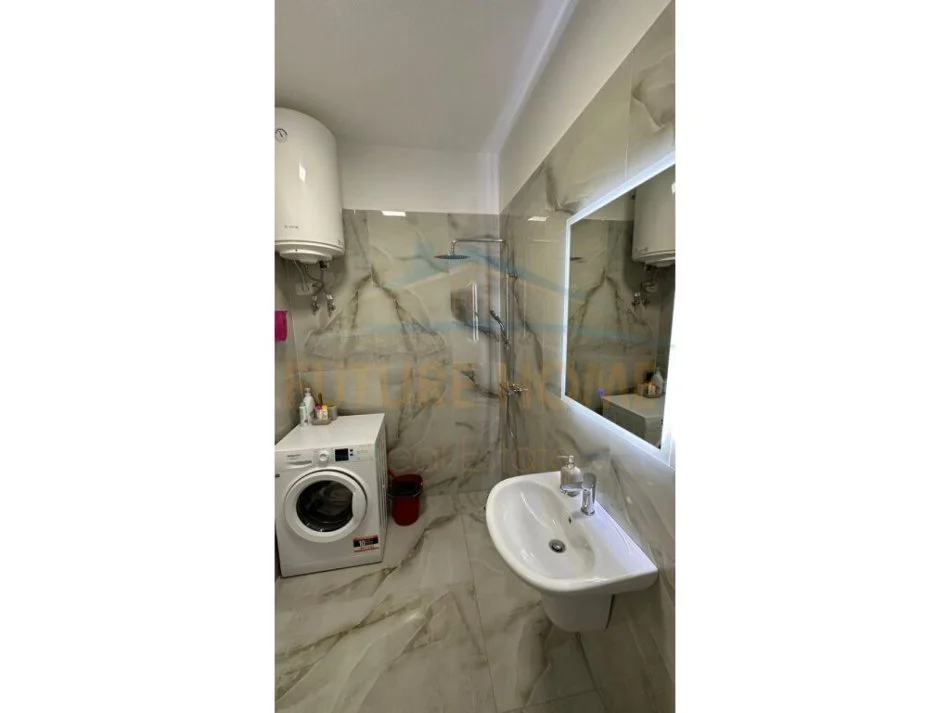 Tirane, jepet me qera apartament 1+1+Ballkon Kati 6, 76 m² 500 € (Grand Gallery)