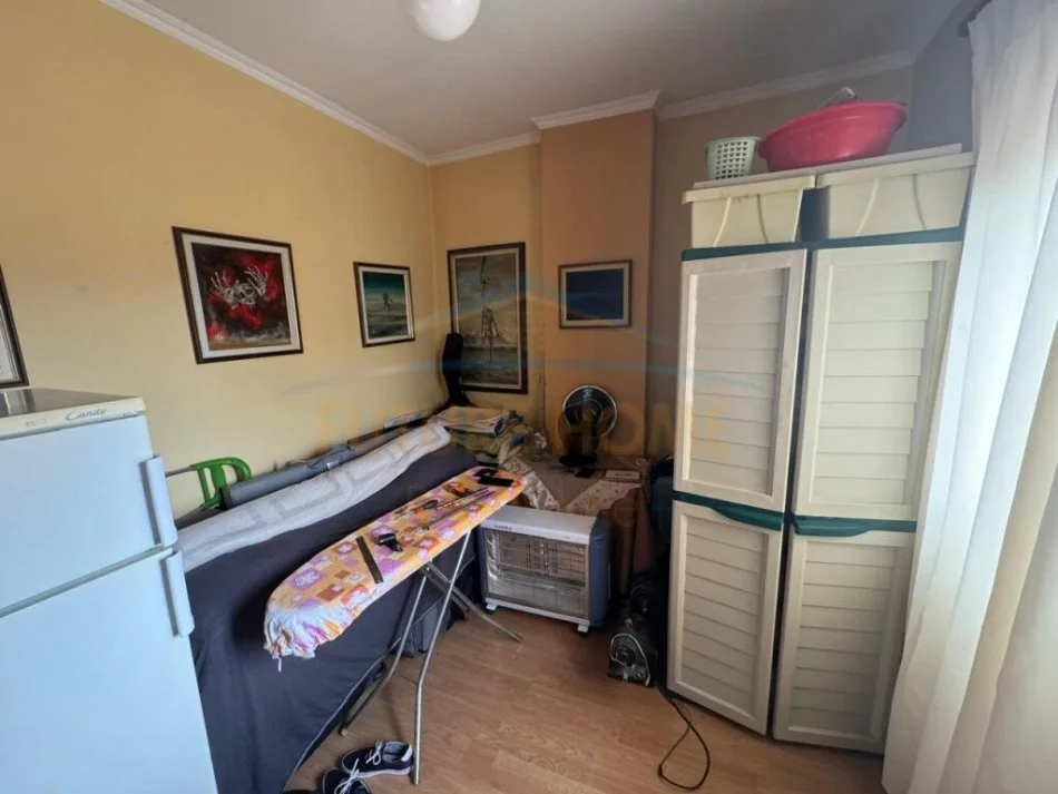 Korce, shitet apartament 2+1+Ballkon Kati 3, 96 m² 94.000 € (Pedonale, Korçë)