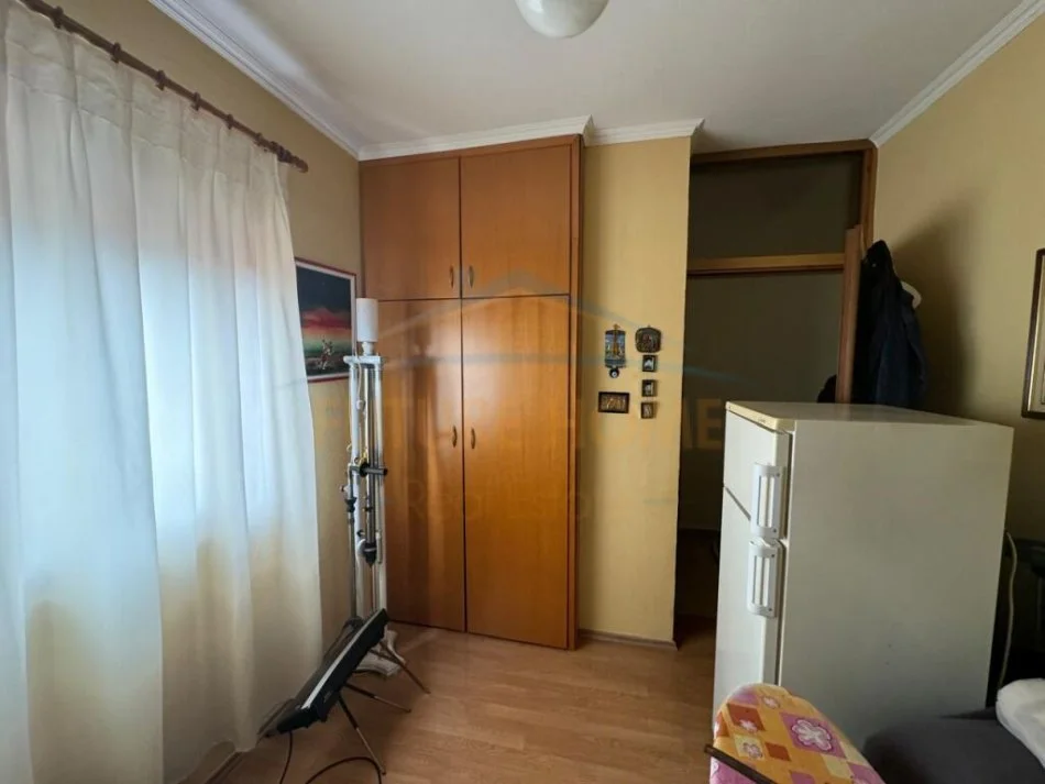 Korce, shitet apartament 2+1+Ballkon Kati 3, 96 m² 94.000 € (Pedonale, Korçë)