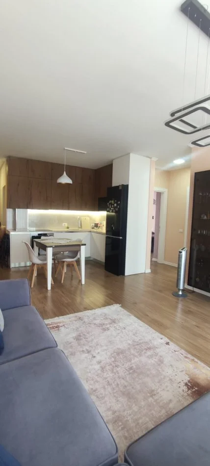 Tirane, jepet me qera apartament 2+1+Ballkon Kati 6, 94 m² 700 € (Fiori Di Bosco)