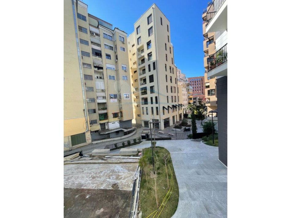 Tirane, jepet me qera zyre Kati 2, 122 m² 1.800 € (Rruga e Kosovarve)