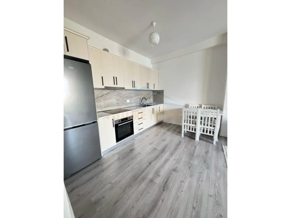 Tirane, jepet me qera apartament 2+1 Kati 2, 102 m² 580 € (Grand Gallery Yzberisht)