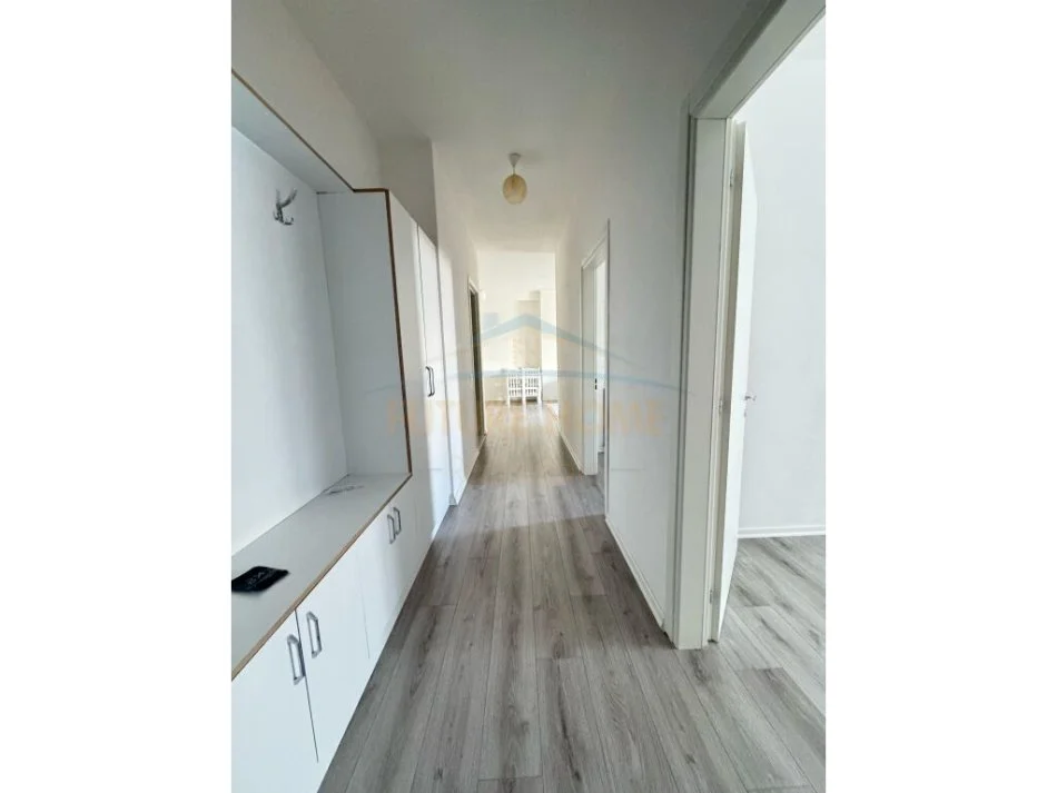 Tirane, jepet me qera apartament 2+1 Kati 2, 102 m² 580 € (Grand Gallery Yzberisht)