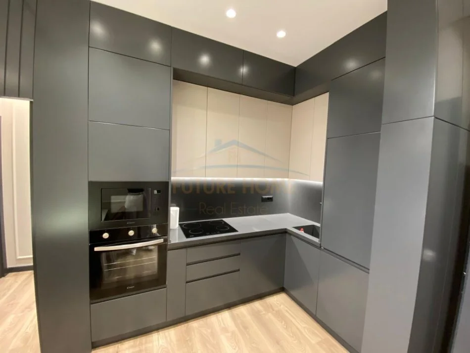 Tirane, jepet me qera apartament 2+1+Ballkon Kati 12, 75 m² 950 € (Tirana Garden Building)