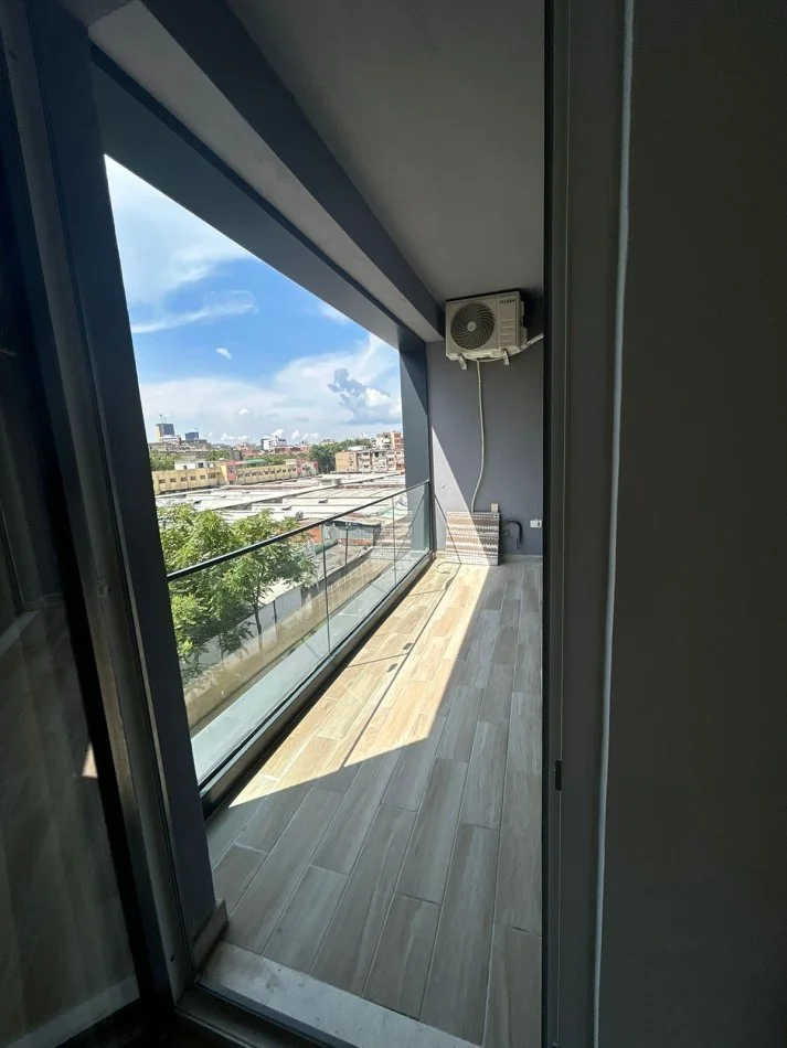 Tirane, jepet me qera apartament 2+1 Kati 3, 100 m² 650 € (Emerald Center)