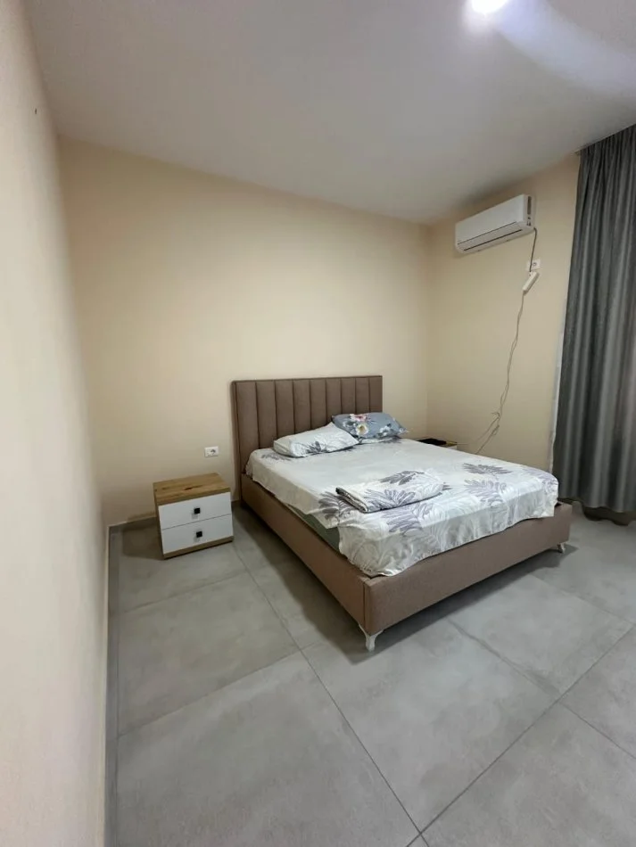 Tirane, jepet me qera apartament duplex , 500 € (Kamez)