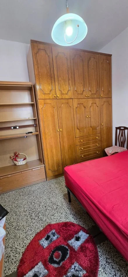 Tirane, jepet me qera vetem 1 dhome 1+1 Kati 3, 380 € (Rruga emin duraku)