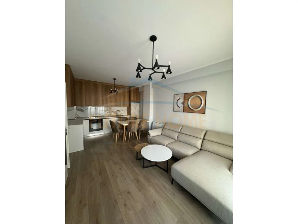 Tirane, jepet me qera apartament 2+1+Ballkon+Post Parkimi,  Kati 1, 105 m² 650 € (Rezidenca Oasis)
