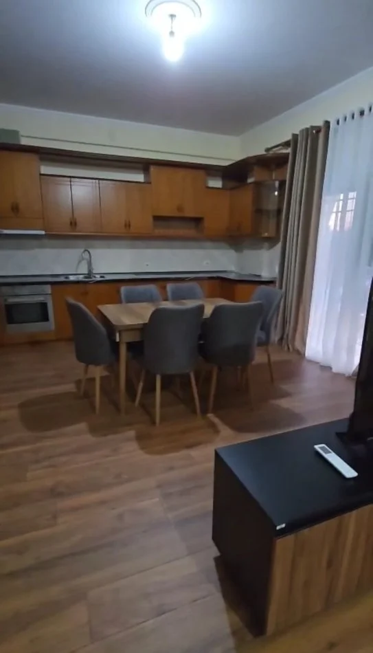 Tirane, jepet me qera apartament 2+1+Ballkon Kati 4, 86 m² 600 € 