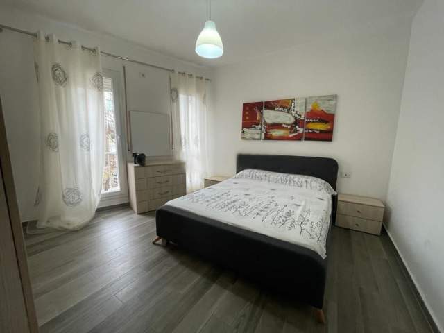 Tirane, jepet me qera apartament 1+1+BLK Kati 3, 70 m² 400 Euro (Ali Demi)