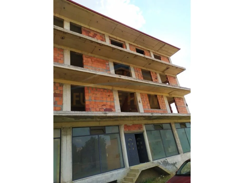 Korce, shitet Kati 4, 1.000 m² 190.000 € (Lagjia 16, Korçë)