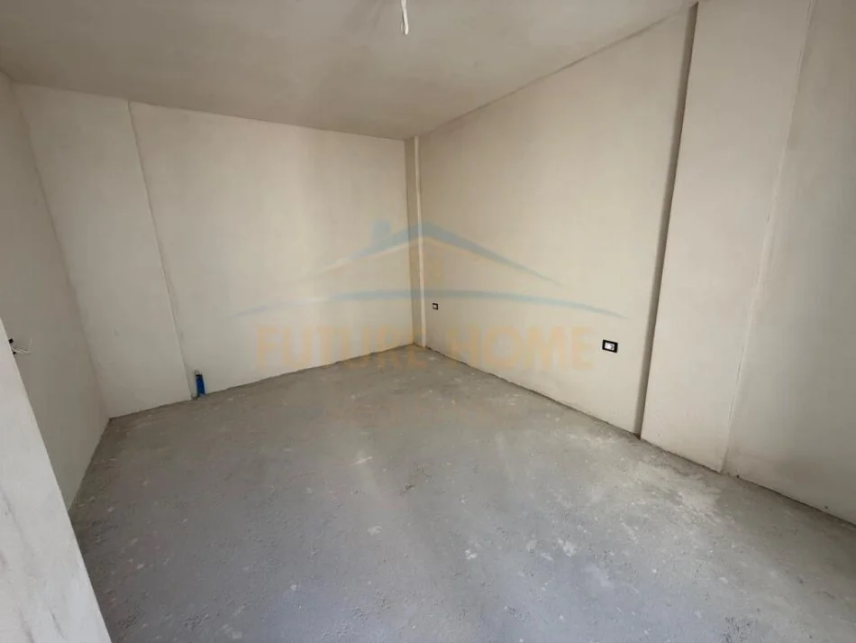 Korce, shitet apartament 2+1 Kati 1, 160 m² 125.000 € 
