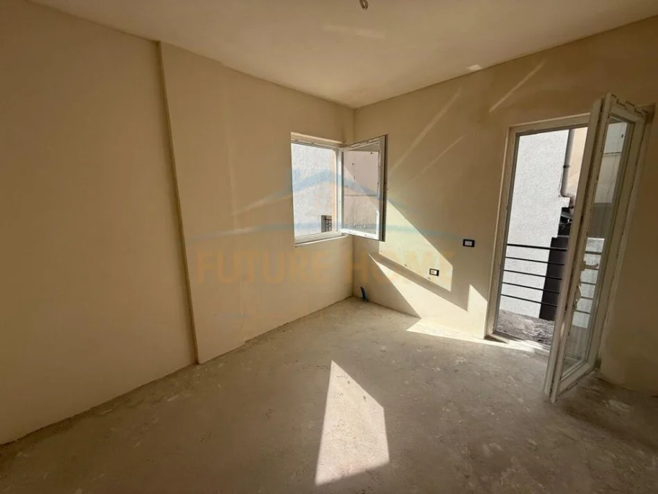 Korce, shitet apartament 2+1 Kati 1, 160 m² 125.000 € 